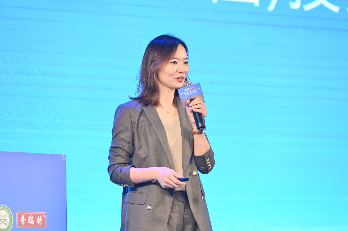 张慧.jpg 红桃视频